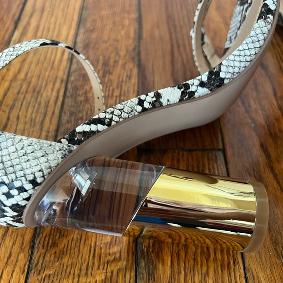 Shoe Dazzle Black and White Snakeskin Heels with Gold Block Heel - Picture 6 of 6